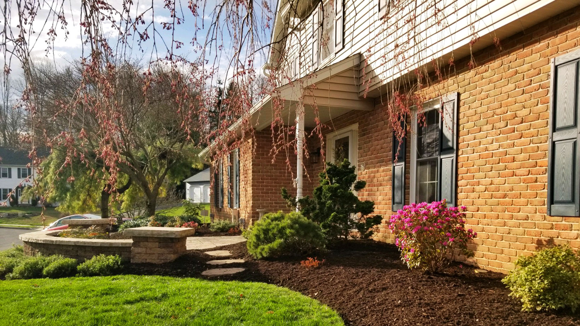 Landscape bed with fresh mulch and plants